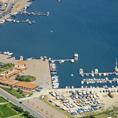With One Bedroom In With Wonderful Sea View And Enclosed Garden 3 Km From The Beach *